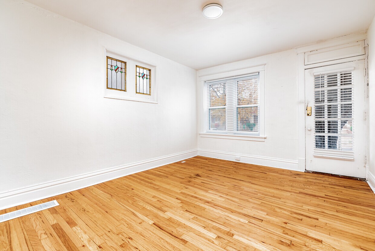 Living Room - 5044 Lindenwood Ave