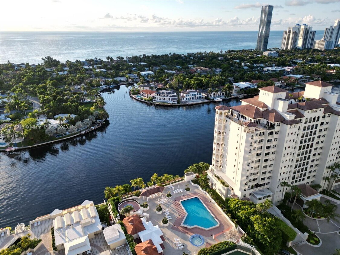 Primary Photo - 20185 E Country Club Dr