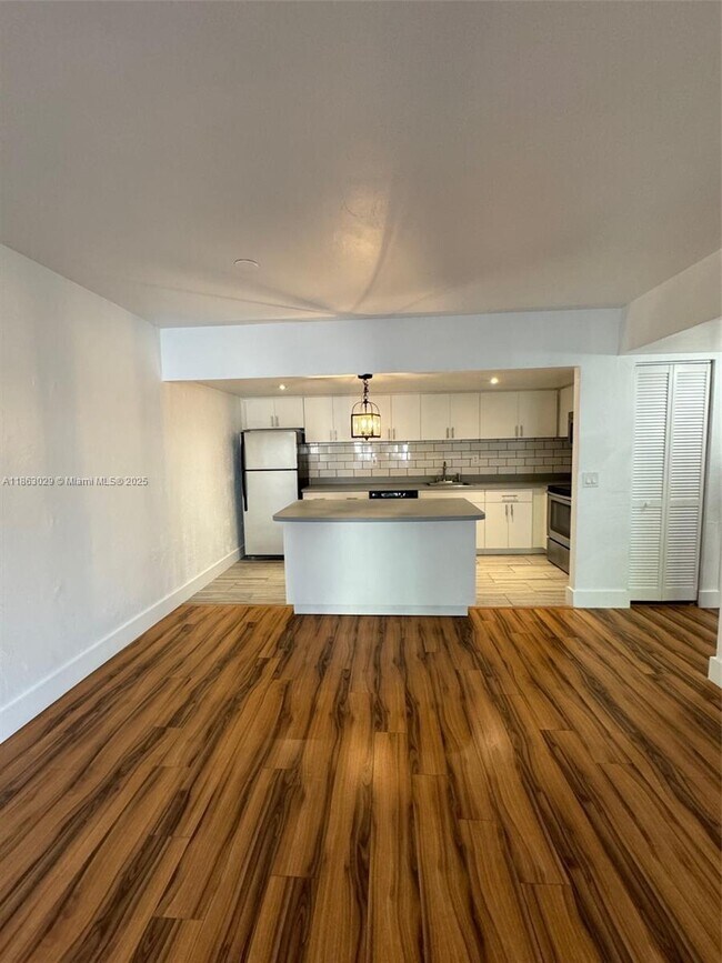 Foto del edificio - 7921 SW 104th St
