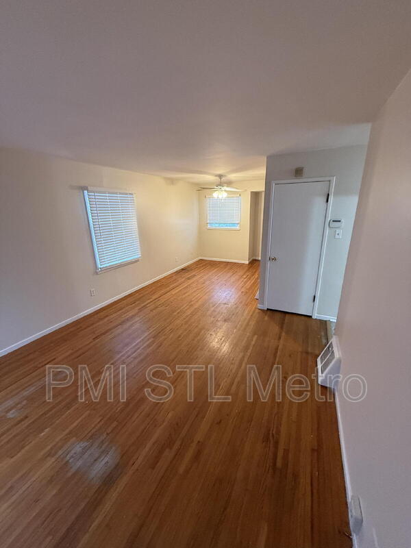 Foto del edificio - 10327 Renfrew Dr