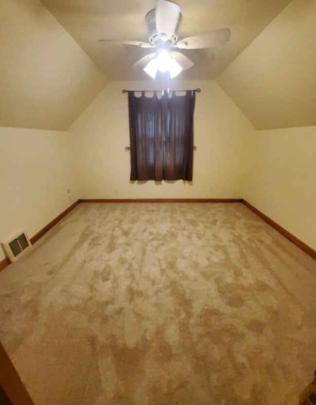 Building Photo - 447 S 72nd St