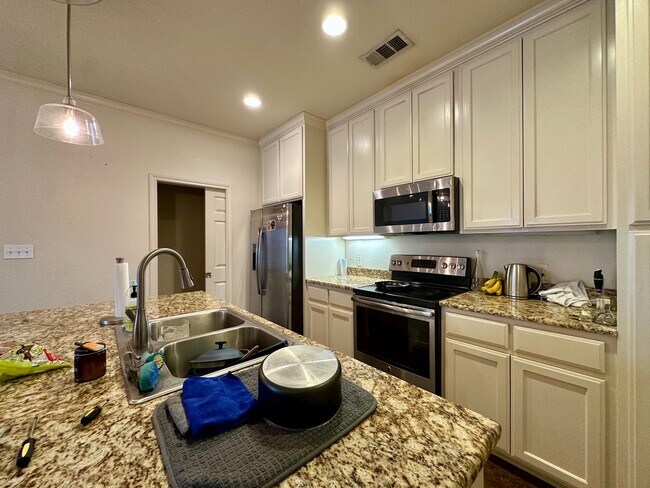 Building Photo - 1801 S 10th St