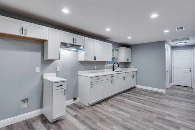 Foto del edificio - 5006 Bartlett Ave