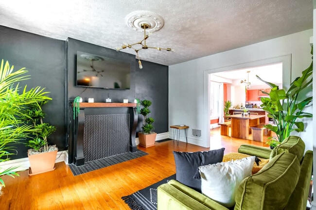 Building Photo - 29 Lundy St