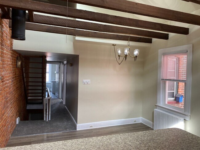 Foto del edificio - 612 E Chestnut St