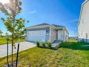 Building Photo - 1100 NW Yorktown Dr