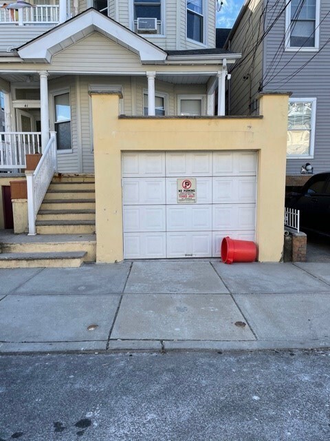 Building Photo - 41 46th St