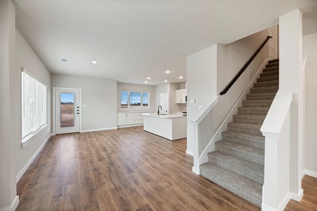 Foto del edificio - AVAILABLE NOW! NEW LUXURIOUS TRIPLEX LOCATED ON 1-ACRE LOT IN MIDLOTHIAN, TX!