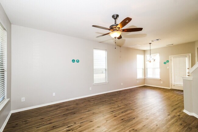 Foto del edificio - 9854 Cedarcrest Dr