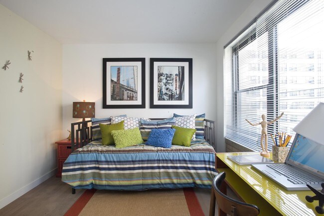 Algonquin Apartments Chicago Il Bedroom Algonquin Apartments