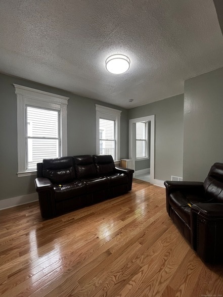 Building Photo - 11 Truman St