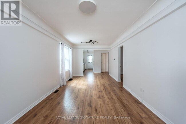 Building Photo - 25 Tuxedo Ave N