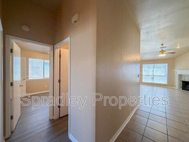 Foto del edificio - 217 Meadowbrook Dr