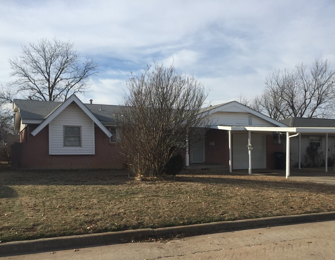 Photo - 617 Baer Dr (Moore, OK)