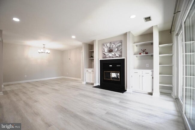 Building Photo - 6908 Sandra Marie Cir