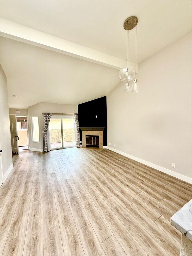 Building Photo - Great Vista Condo