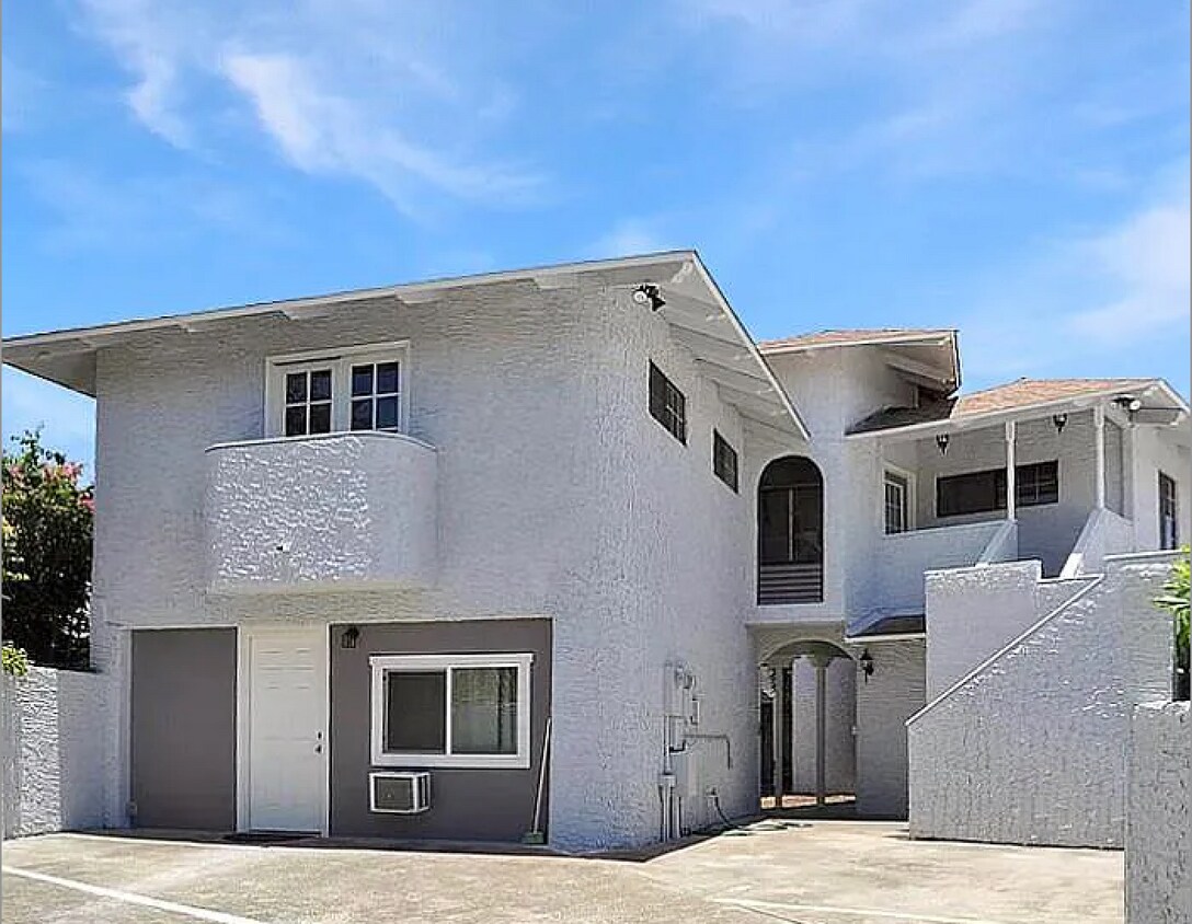 Exterior - 1075 Luapele Dr