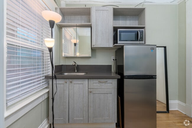 Studio - 100SF - Tenth Street Twenty Nine LLC