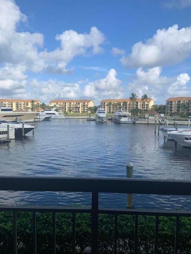 Foto principal - 2401 Marina Isle Way