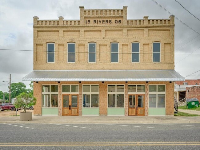 Foto del edificio - 110 S Main St