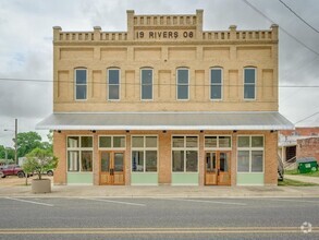 Building Photo - 110 S Main St