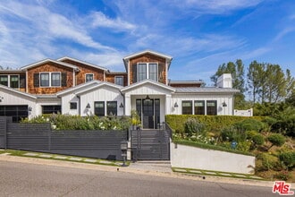 Building Photo - 16101 Royal Mt Dr