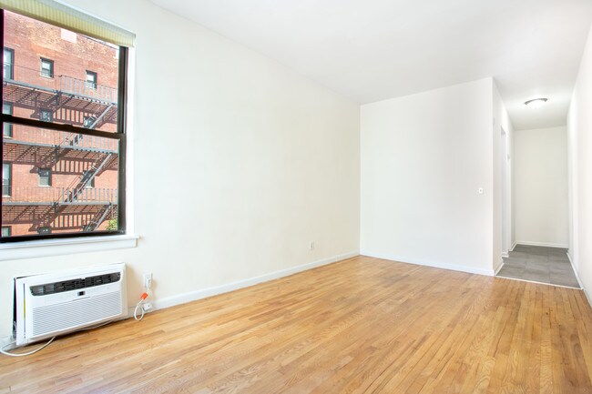 Building Photo - 200 E 75th St