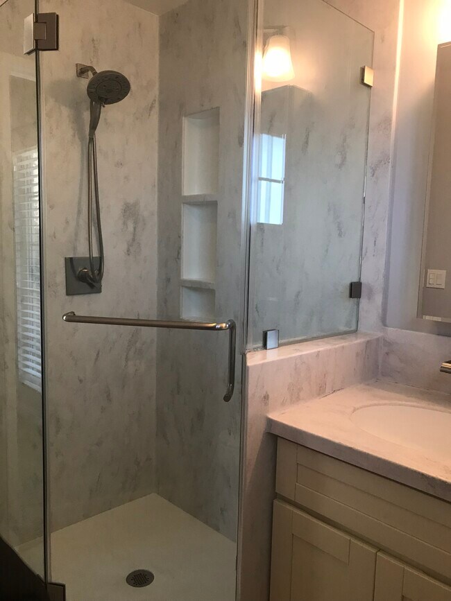 Foto del edificio - 8630 Shamrock Pl