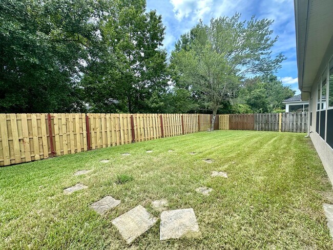 Building Photo - Renovated, Spacious Home in Mandarin!