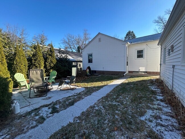Foto del edificio - $1,800 | 2 Bedroom, 1 Bathroom Home | No Pets Allowed | Available for August 14th, 2026 Move In!