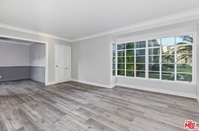 Foto del edificio - 5022 Clinton St