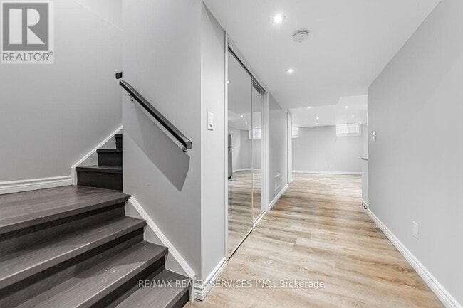 Building Photo - 71 Humberstone Cres