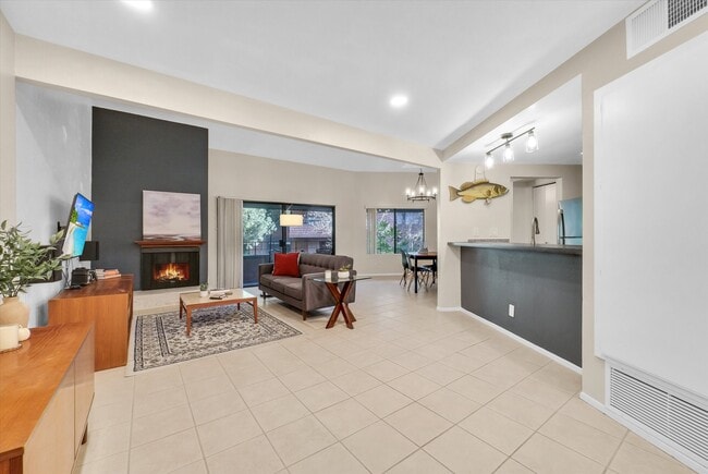 Building Photo - 388 S Prospectors Rd