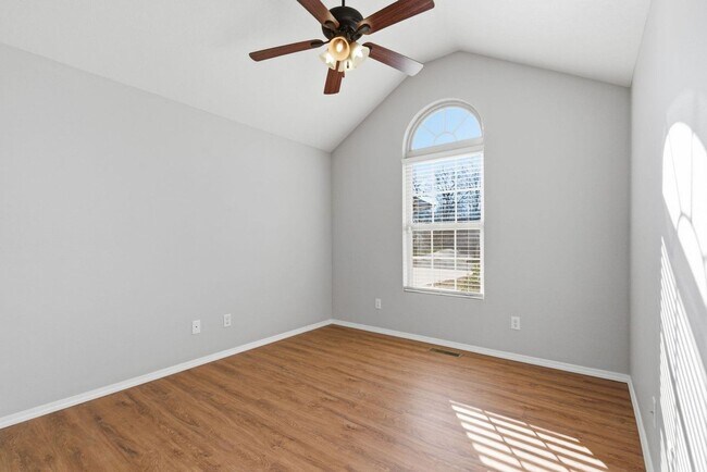 Building Photo - 4 Bed 2 Bath 3 car Garage in Republic MO