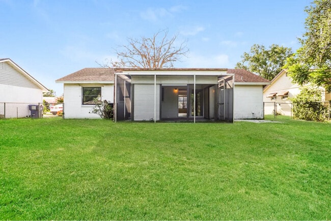 Building Photo - 3227 Lenwood Dr