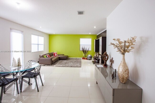 Foto del edificio - 4 br, 4 bath House - 9970 NW 87th Ter