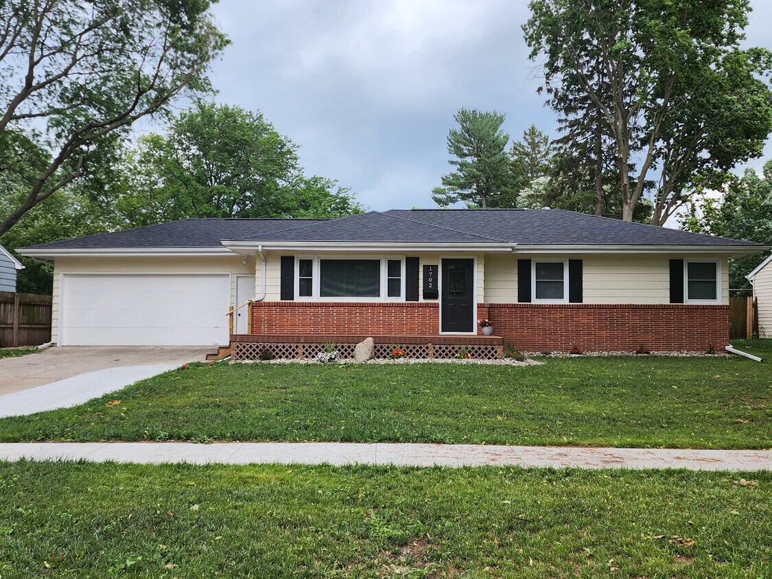 Foto principal - 1702 Clark Ave