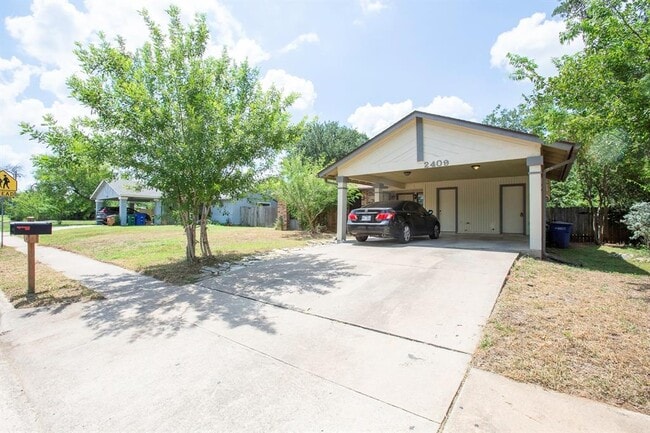 Building Photo - 2409 Berkett Dr