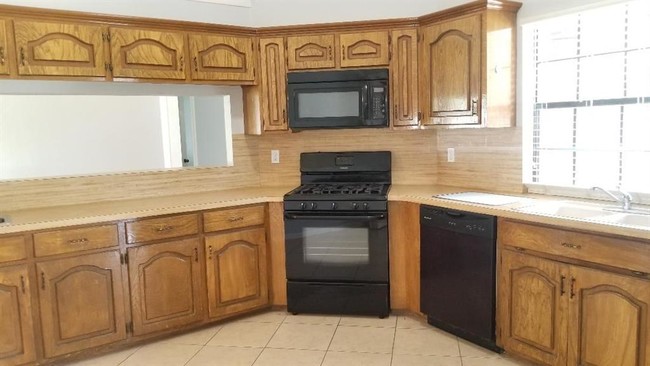 Foto del edificio - 17659 Windy Point Dr