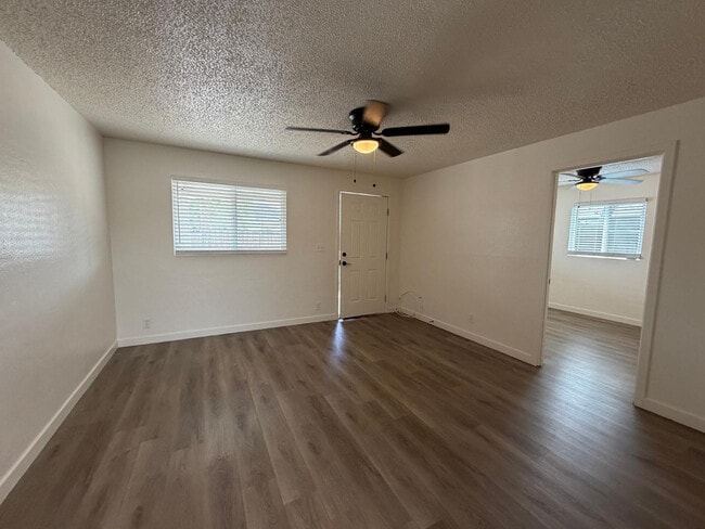 Foto del edificio - 1027 E Dunlap Ave