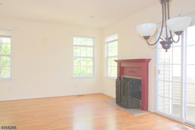 Foto del edificio - 291 Falcon Ridge Way S
