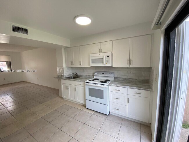 Foto del edificio - 1813 SW 107th Ave