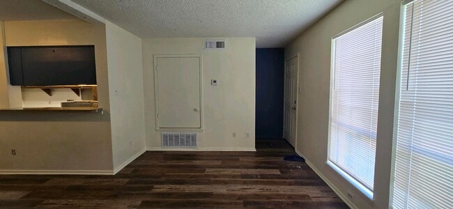 Foto del edificio - Tour Today!  2/1.5 Townhome in Longview