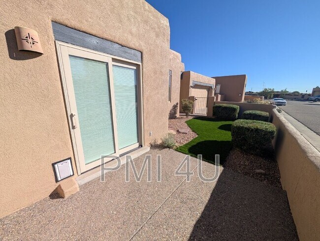 Foto del edificio - 12612 Carmel Ct NE