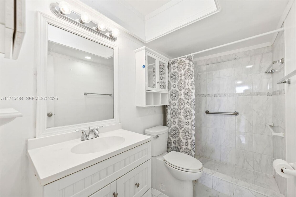 Foto principal - 2860 Somerset Dr