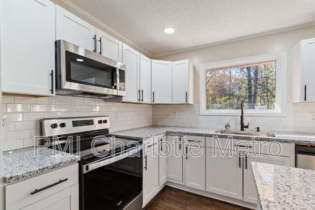 Foto del edificio - 10707 Walkers Ferry Rd