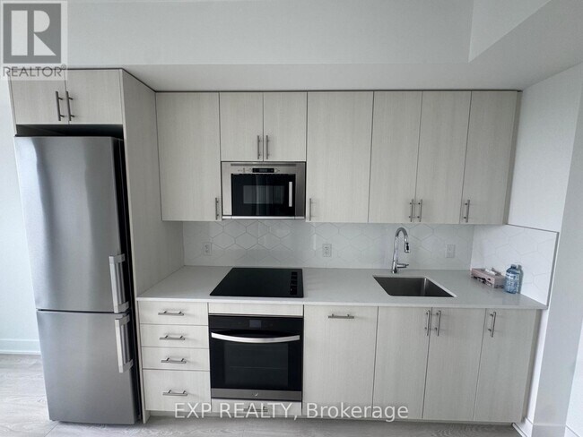Photo du bâtiment - 2545-2545 Simcoe St N