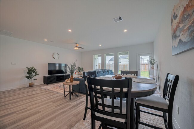 Foto del edificio - 3113 Crown Gate Dr