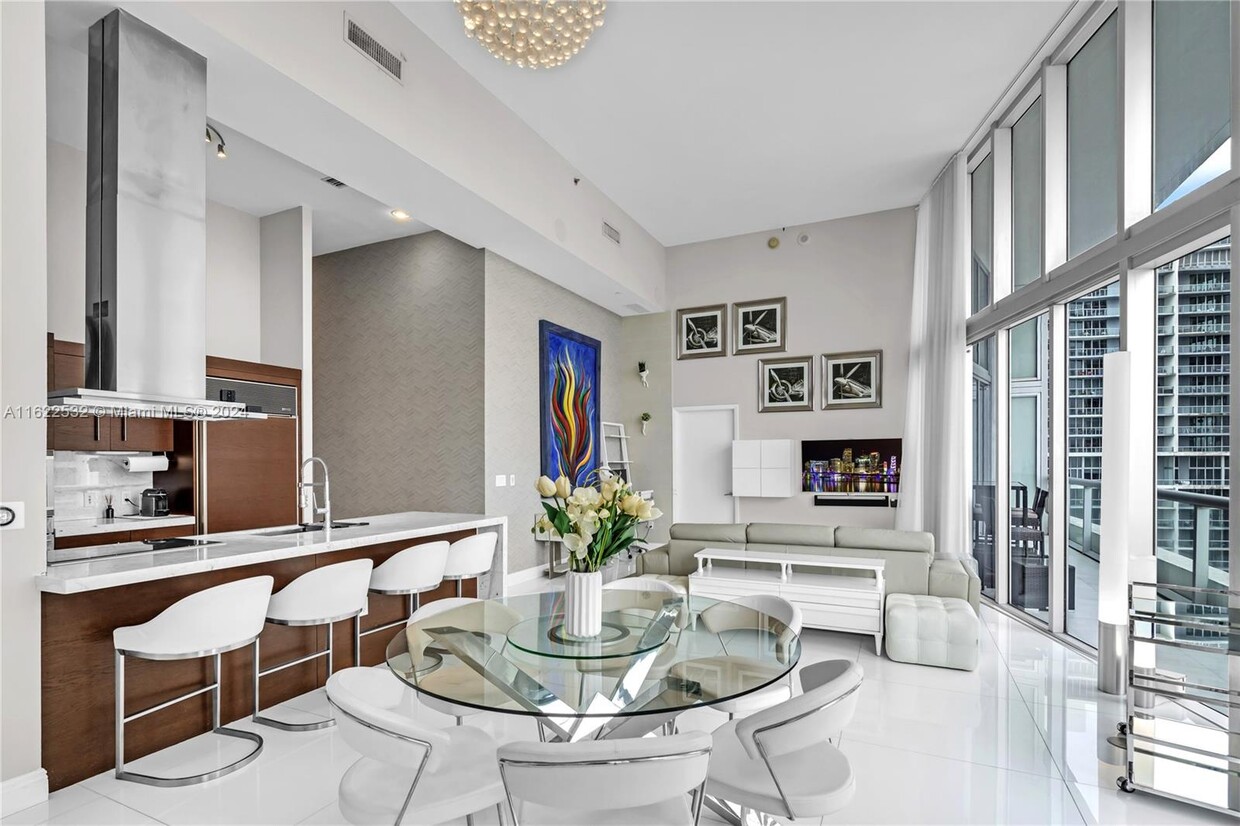 Primary Photo - 495 Brickell Ave