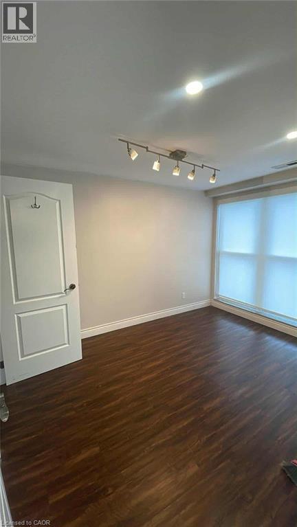 Building Photo - 135 James St S